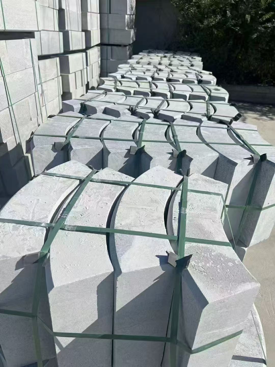 九江 芝麻灰弧形路沿石