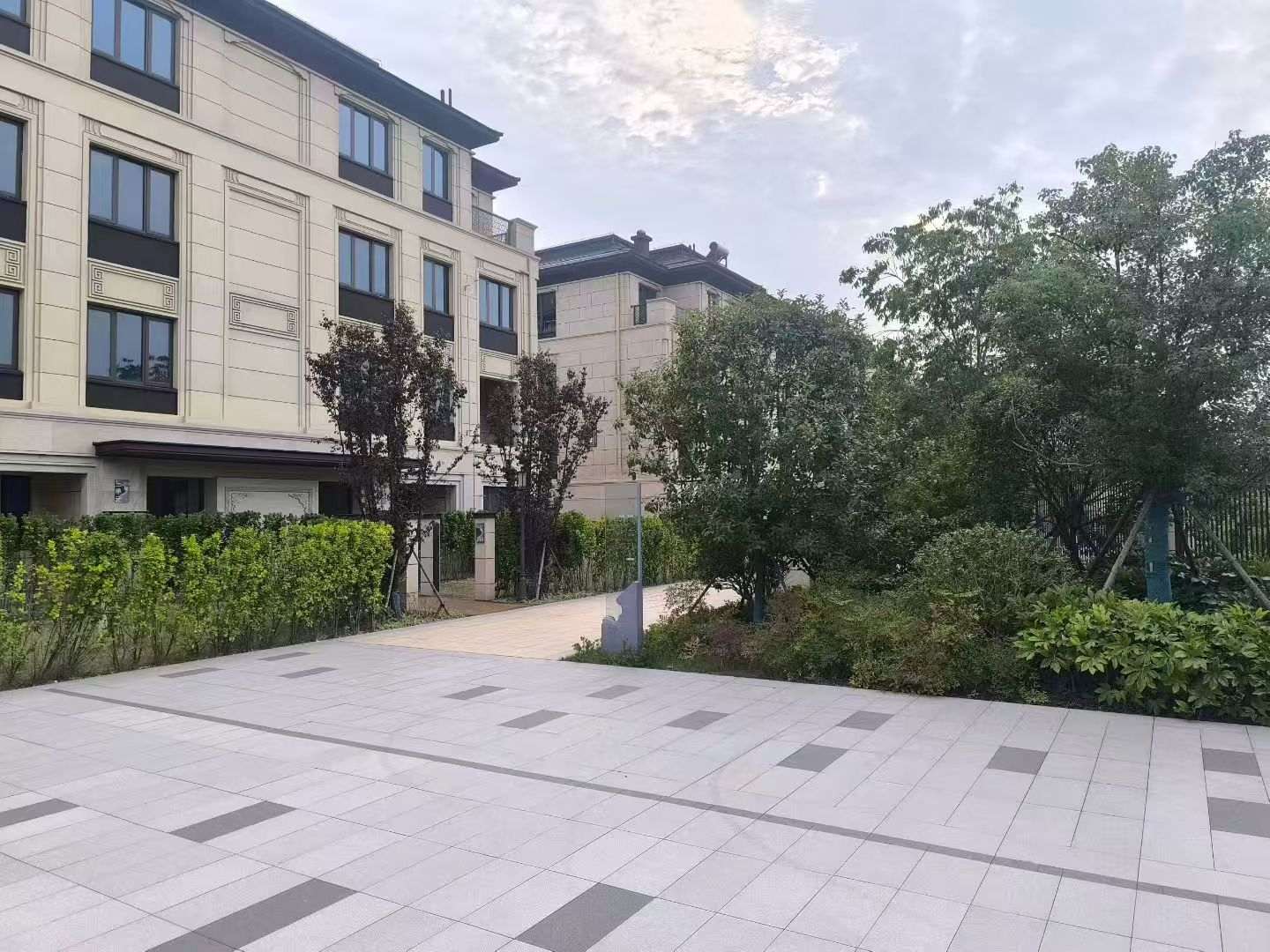 九江 芝麻白与芝麻白搭配铺装，尺寸1200*600