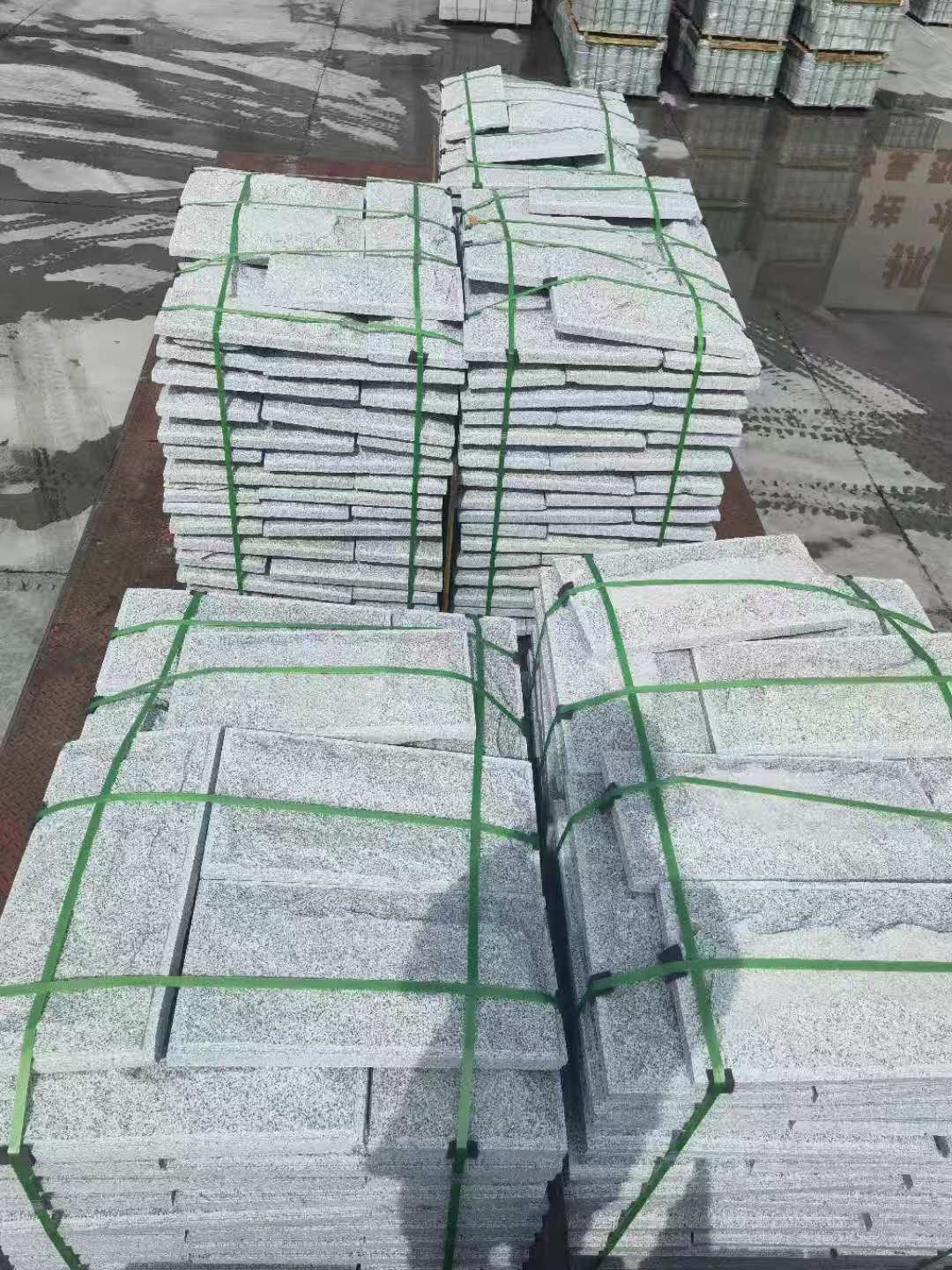 九江 芝麻白蘑菇石装车出货