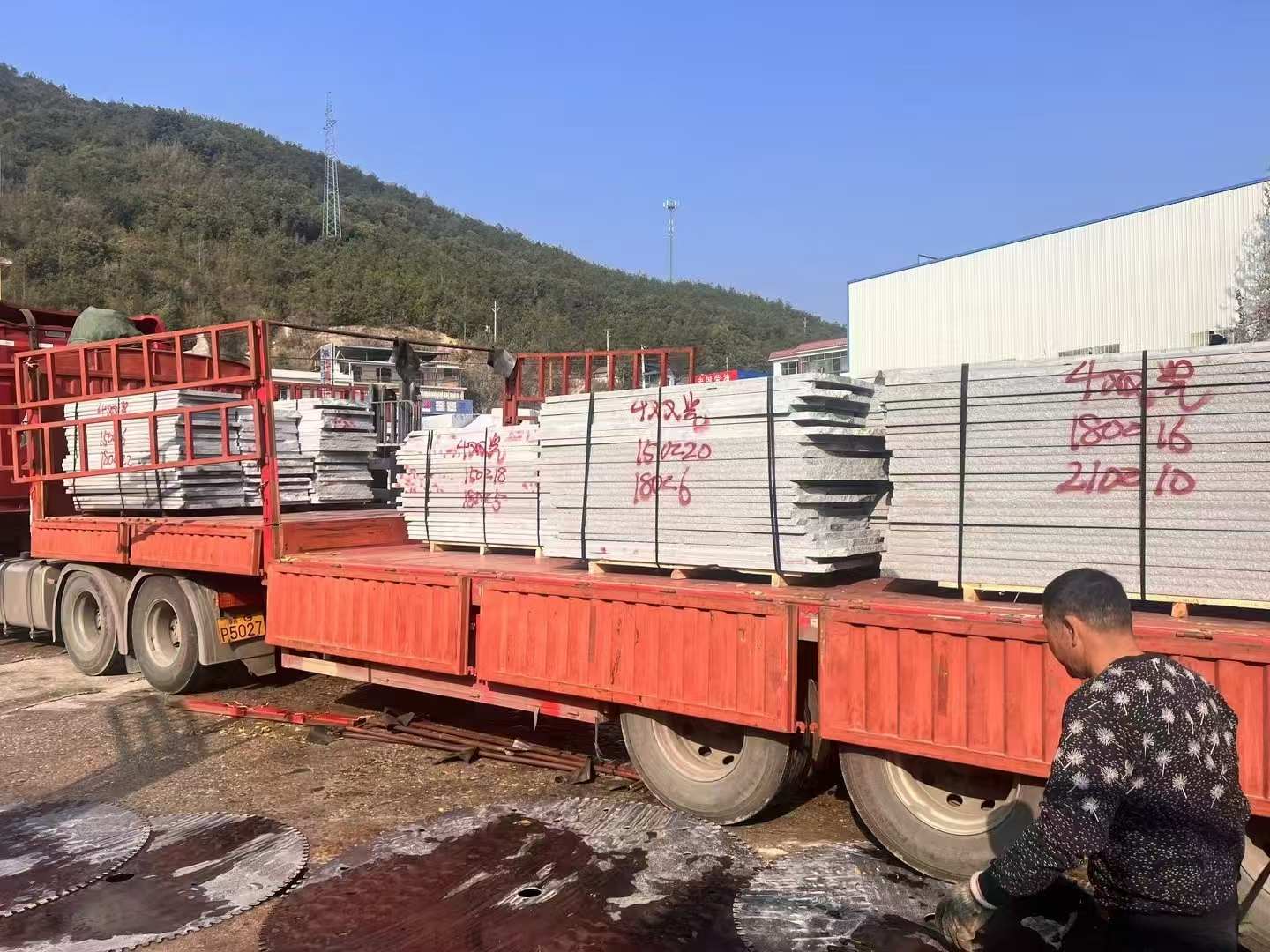 九江 芝麻灰花岗岩光面毛板出货日常